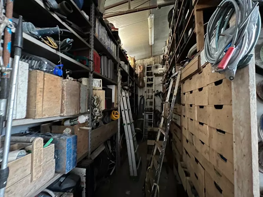 Immagine 12 di Attività artigianale in vendita  a Carrara