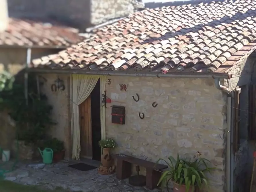 Immagine 32 di Porzione di casa in vendita  a Semproniano