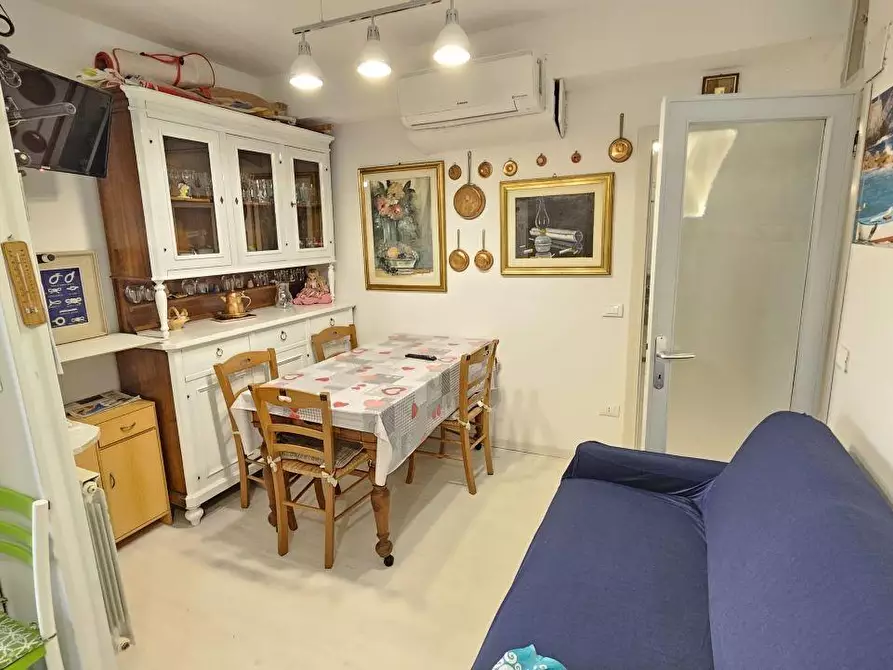 Immagine 5 di Appartamento in vendita  a Massa