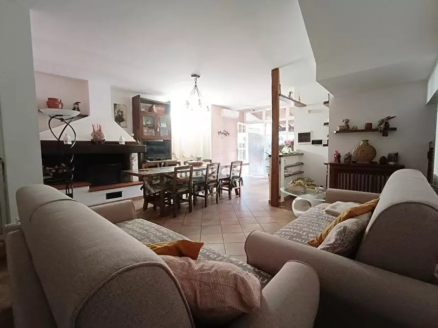 Immagine 19 di Villetta a schiera in vendita  a Carrara