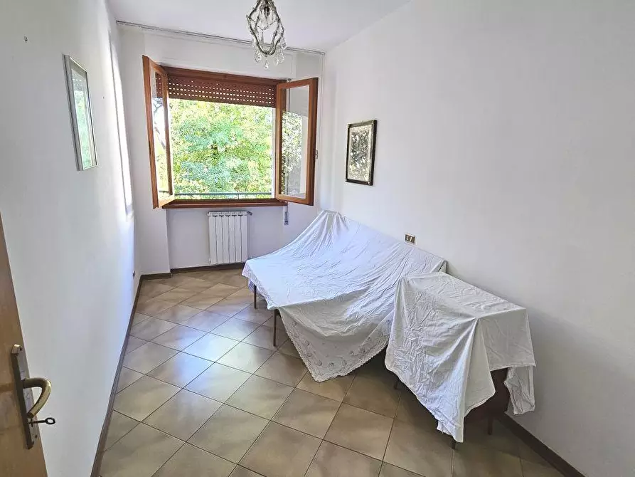 Immagine 11 di Appartamento in vendita  a Massa