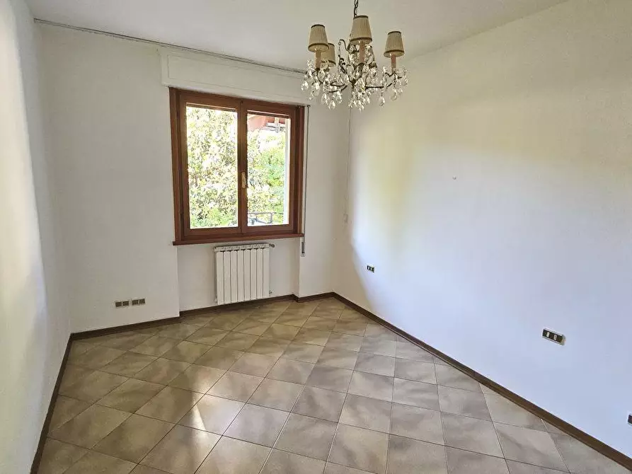 Immagine 10 di Appartamento in vendita  a Massa