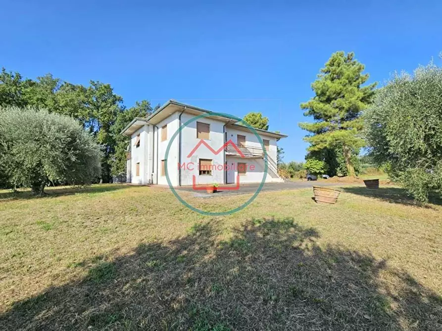 Immagine 1 di Villa in vendita  a Altopascio