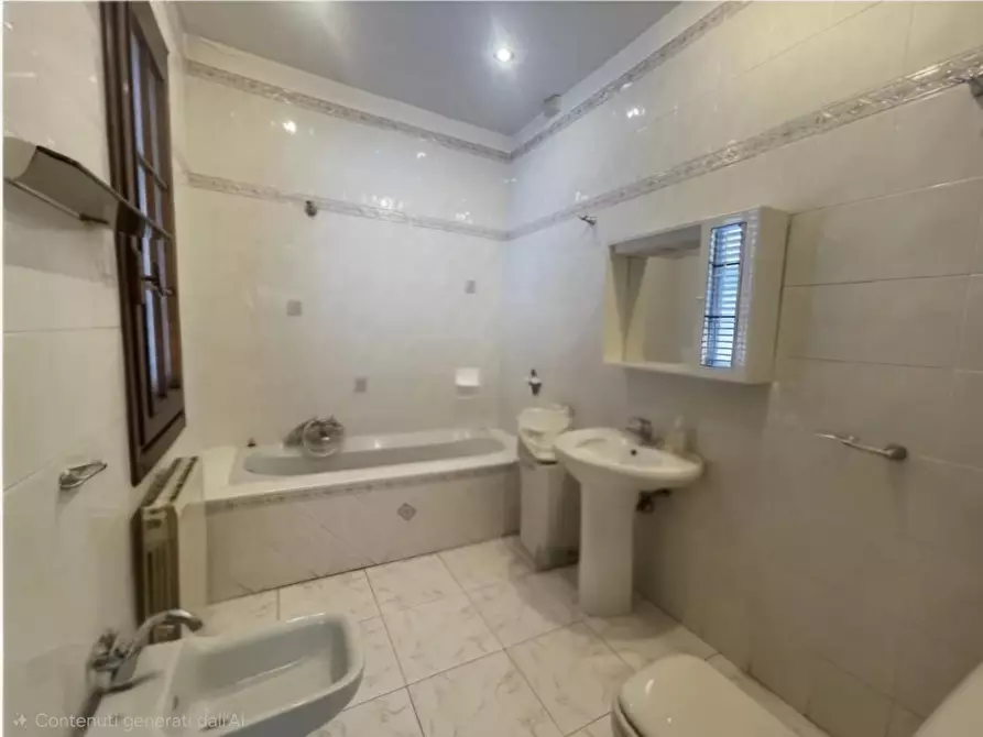 Immagine 14 di Villa in vendita  a Viareggio