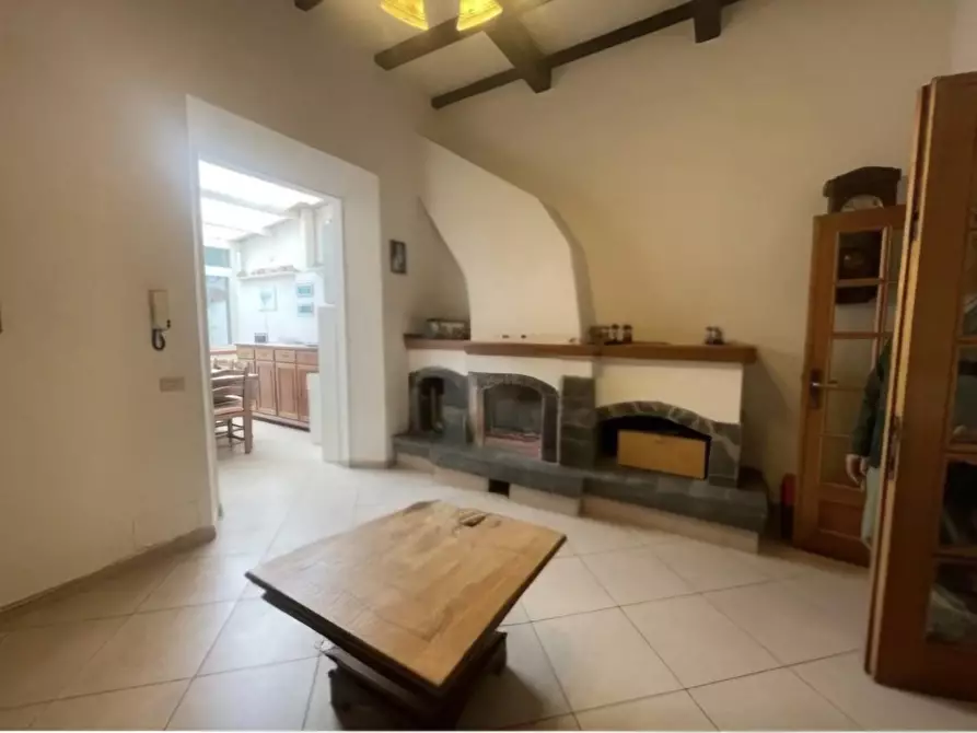 Immagine 2 di Villa in vendita  a Viareggio