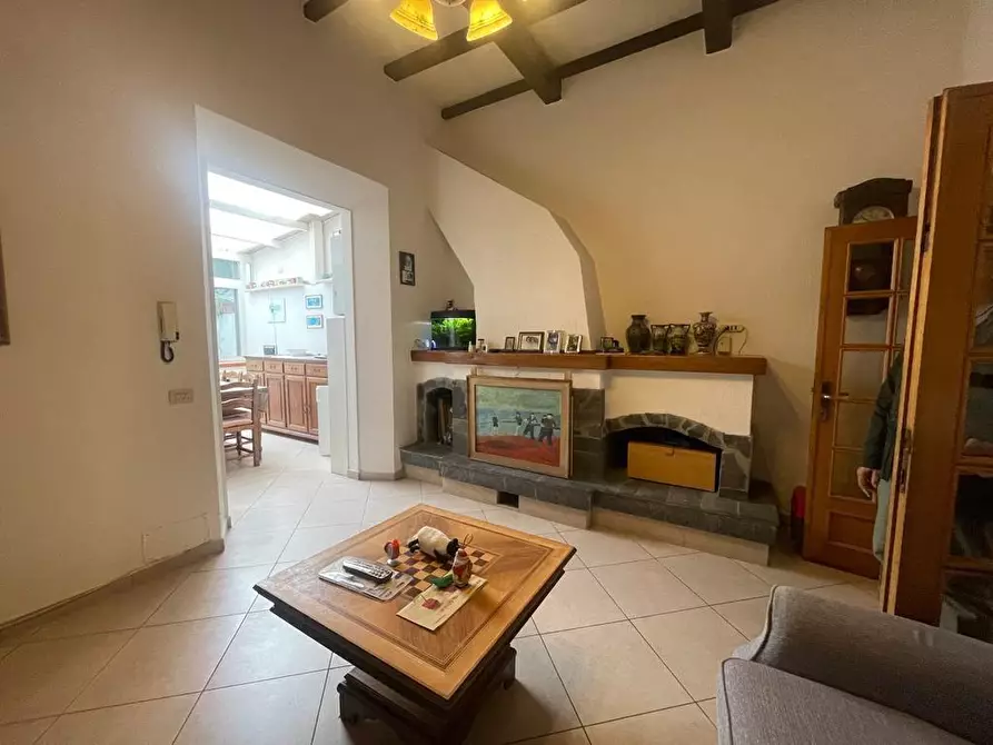 Immagine 5 di Villa in vendita  a Viareggio