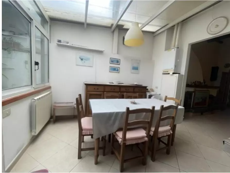 Immagine 9 di Villa in vendita  a Viareggio