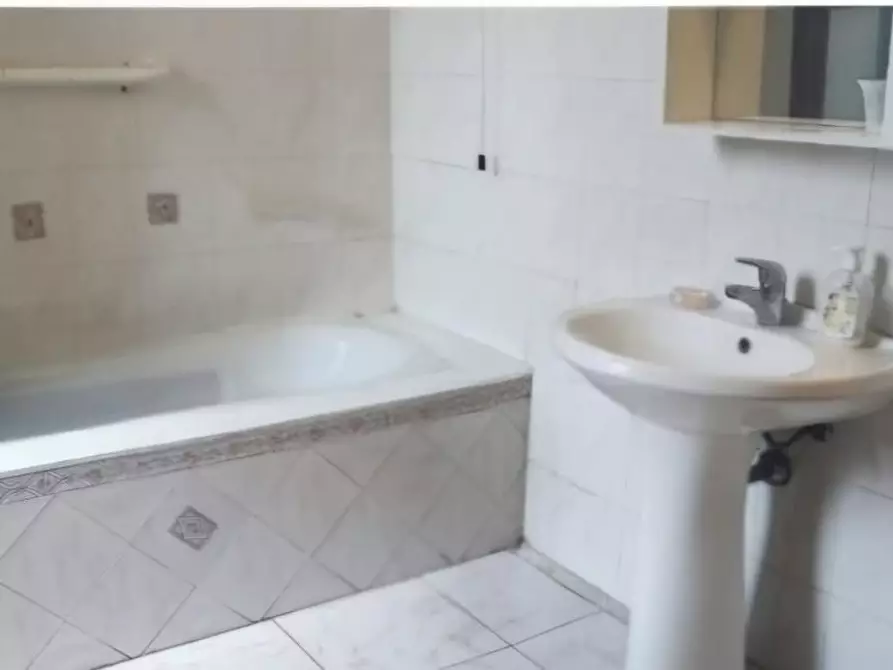 Immagine 7 di Villa in vendita  a Viareggio