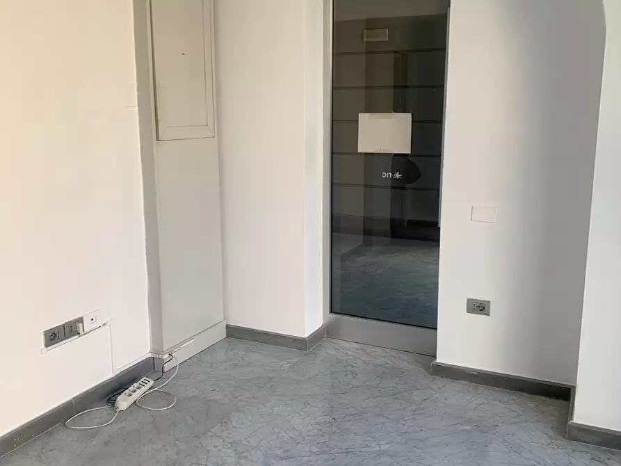 Immagine 3 di Locale commerciale in affitto  a Livorno