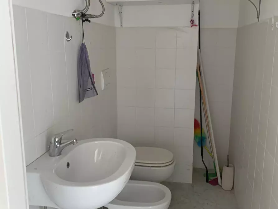 Immagine 6 di Locale commerciale in affitto  a Livorno