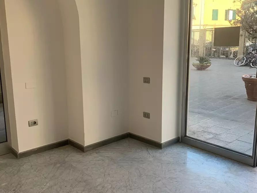Immagine 4 di Locale commerciale in affitto  a Livorno