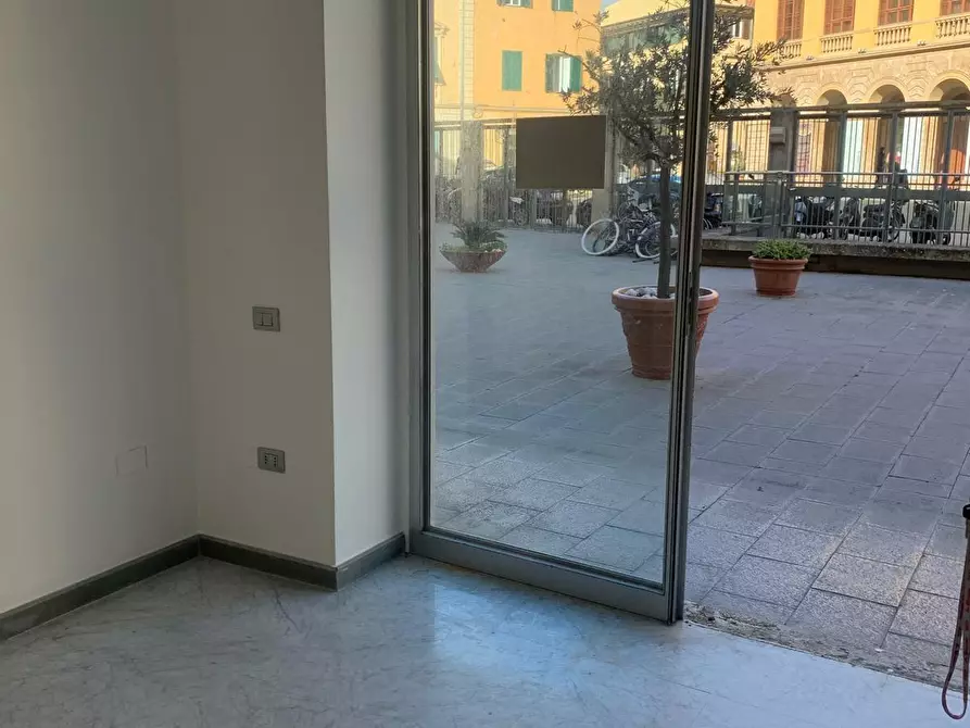 Immagine 2 di Locale commerciale in affitto  a Livorno
