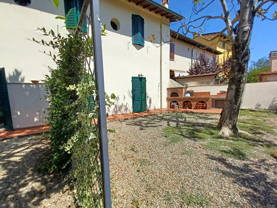 Immagine 25 di Casa colonica in vendita  a Capraia E Limite