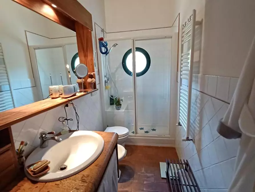 Immagine 53 di Casa colonica in vendita  a Capraia E Limite