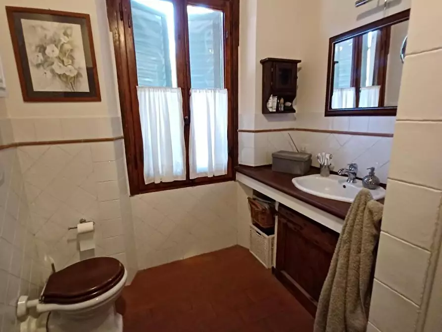 Immagine 59 di Casa colonica in vendita  a Capraia E Limite