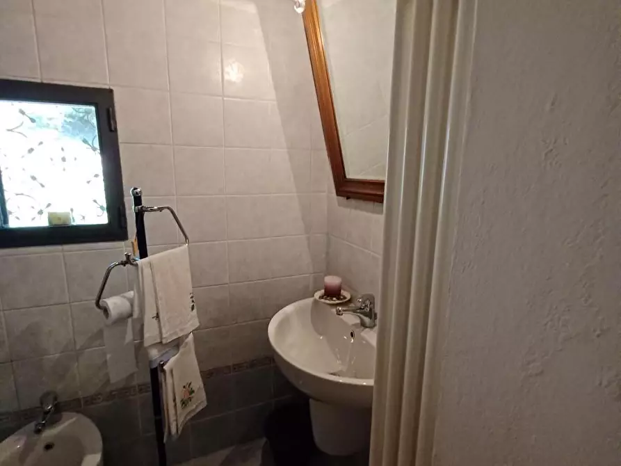 Immagine 40 di Casa colonica in vendita  a Capraia E Limite