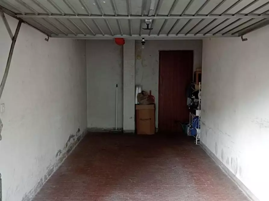 Immagine 1 di Garage in vendita  a Montecatini Terme