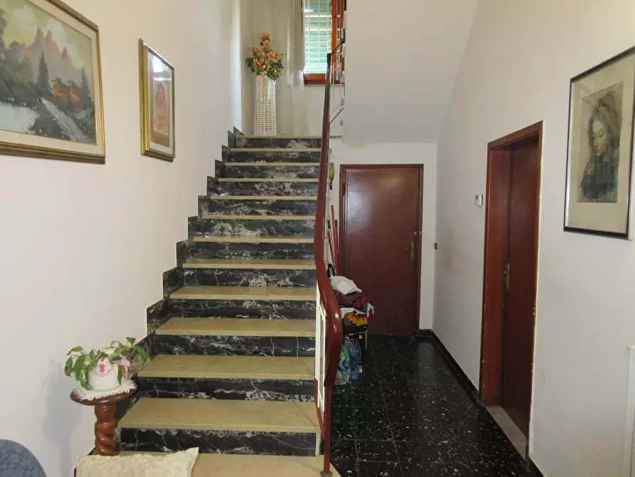 Immagine 2 di Villa in vendita  a Empoli