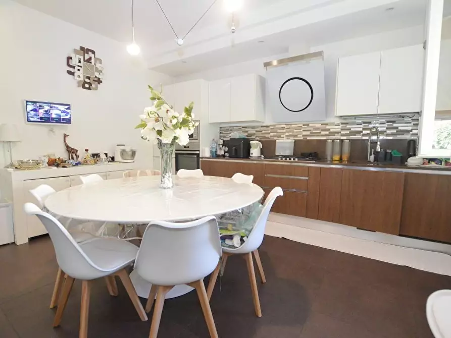 Immagine 2 di Villa in vendita  a Porcari