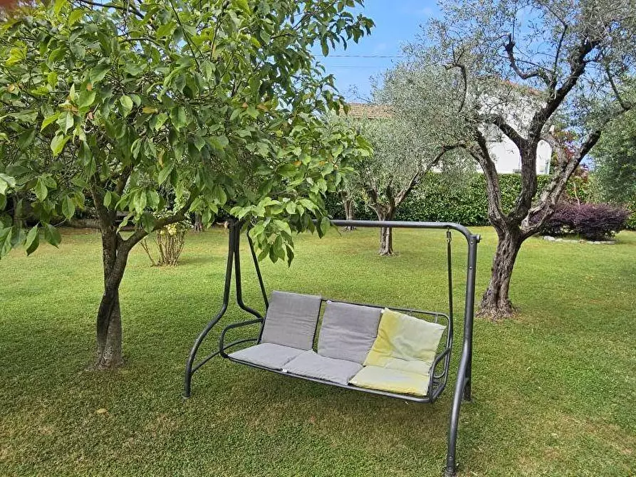 Immagine 9 di Villa in vendita  a Massa