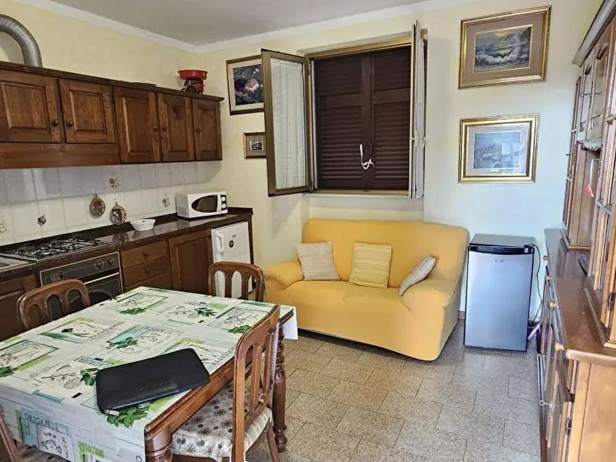 Immagine 25 di Villa in vendita  a Massa