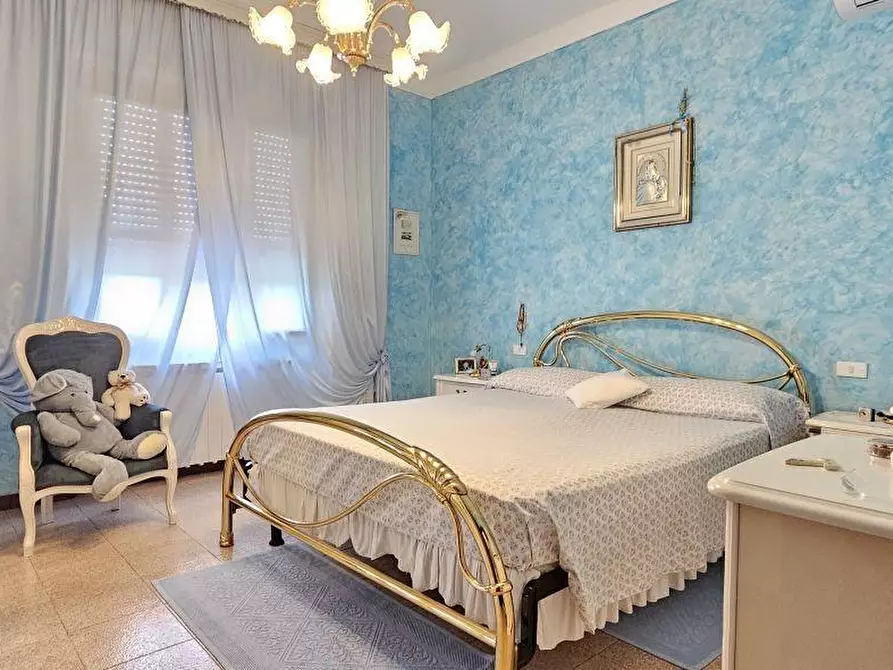 Immagine 15 di Villa in vendita  a Massa