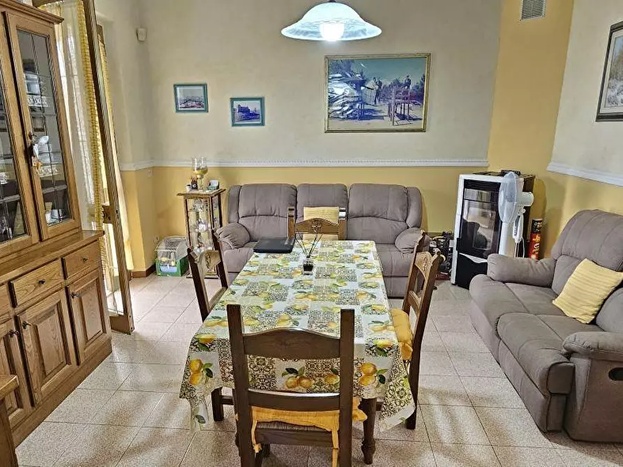 Immagine 13 di Villa in vendita  a Massa