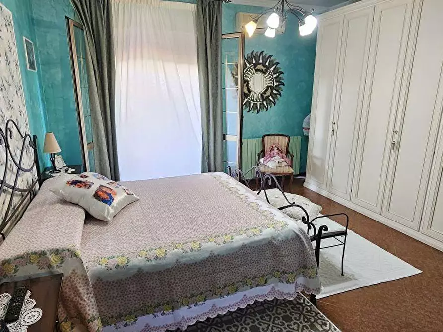 Immagine 40 di Villa in vendita  a Massa