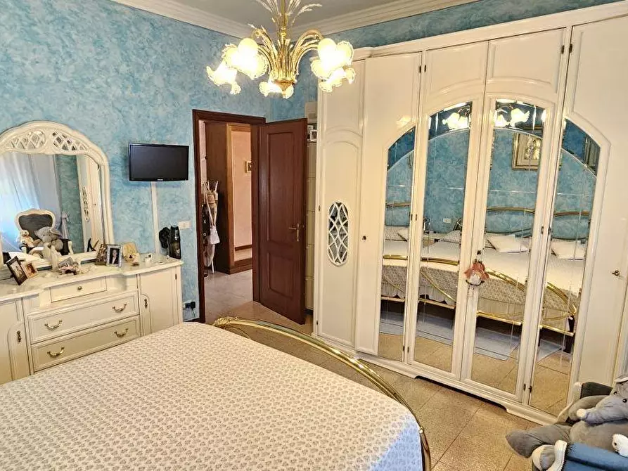 Immagine 17 di Villa in vendita  a Massa