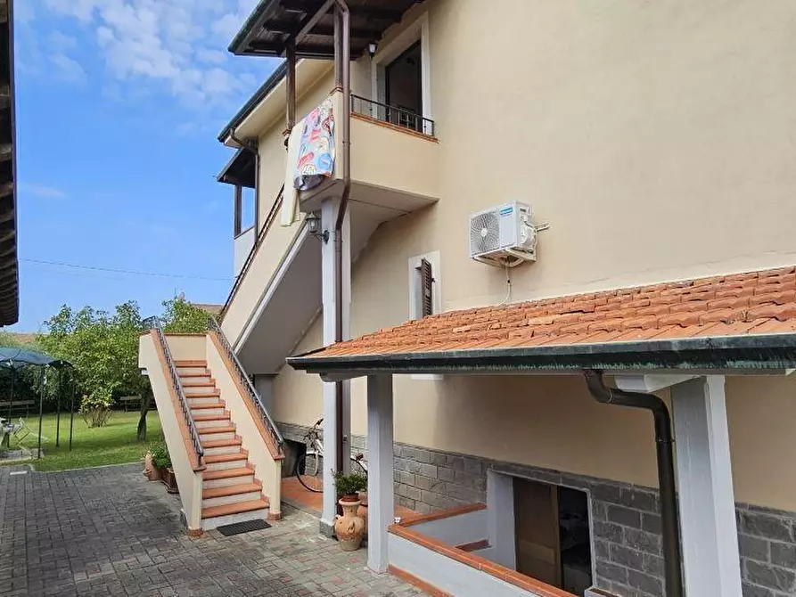 Immagine 29 di Villa in vendita  a Massa