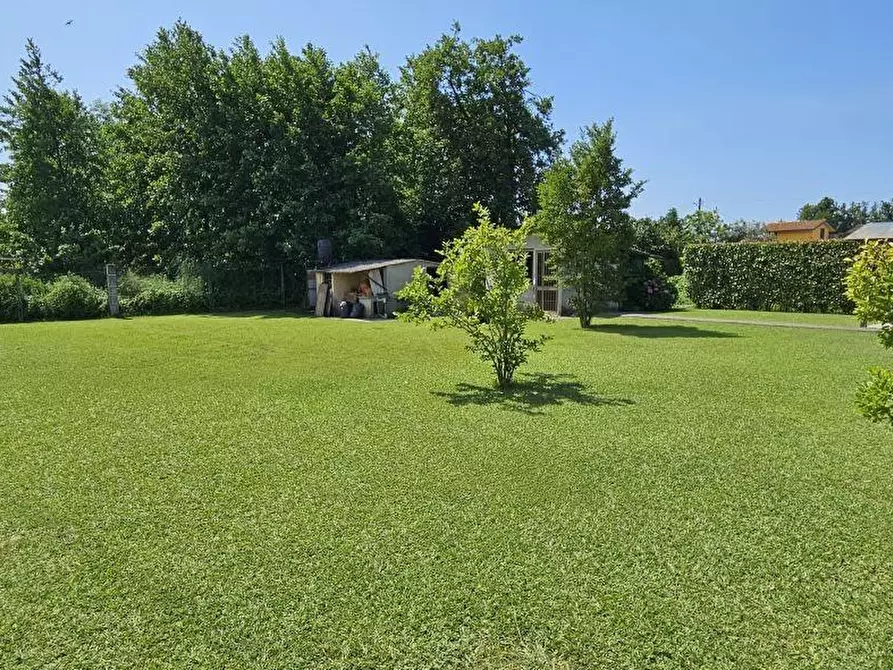 Immagine 51 di Villa in vendita  a Massa