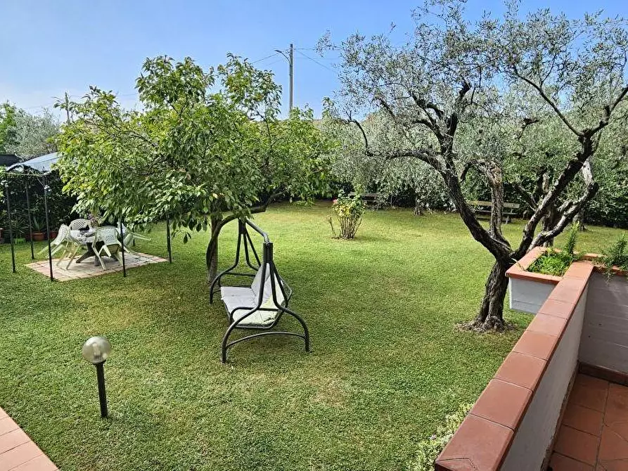 Immagine 8 di Villa in vendita  a Massa