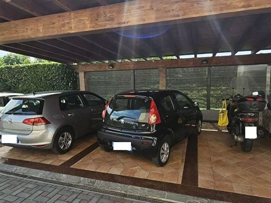 Immagine 50 di Villa in vendita  a Massa