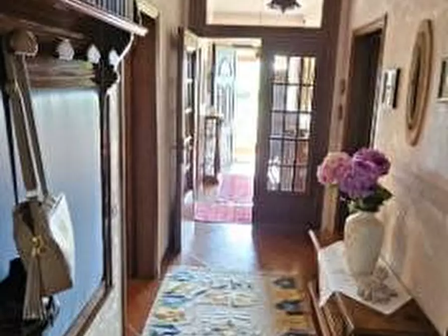 Immagine 47 di Villa in vendita  a Massa