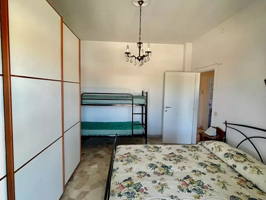 Immagine 11 di Appartamento in vendita  a Massa