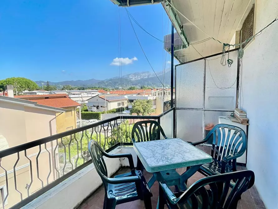 Immagine 2 di Appartamento in vendita  a Massa