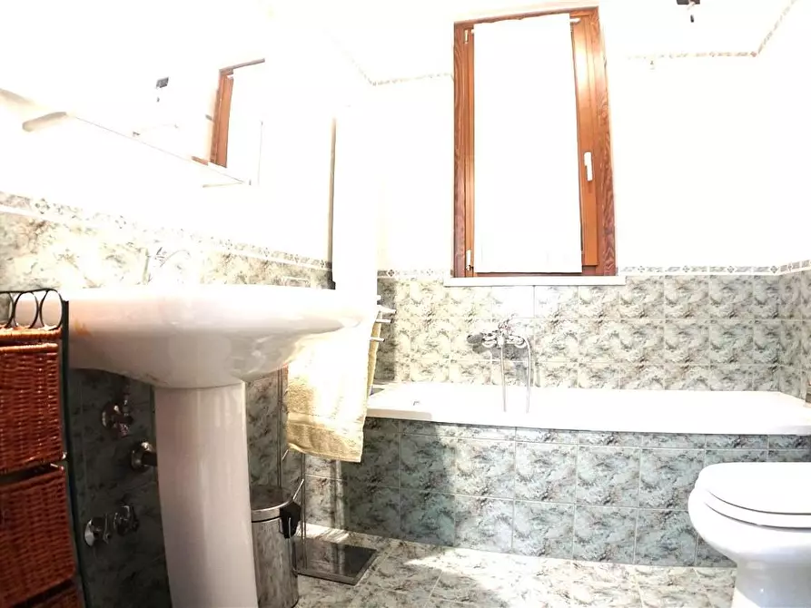 Immagine 14 di Appartamento in vendita  a Massa