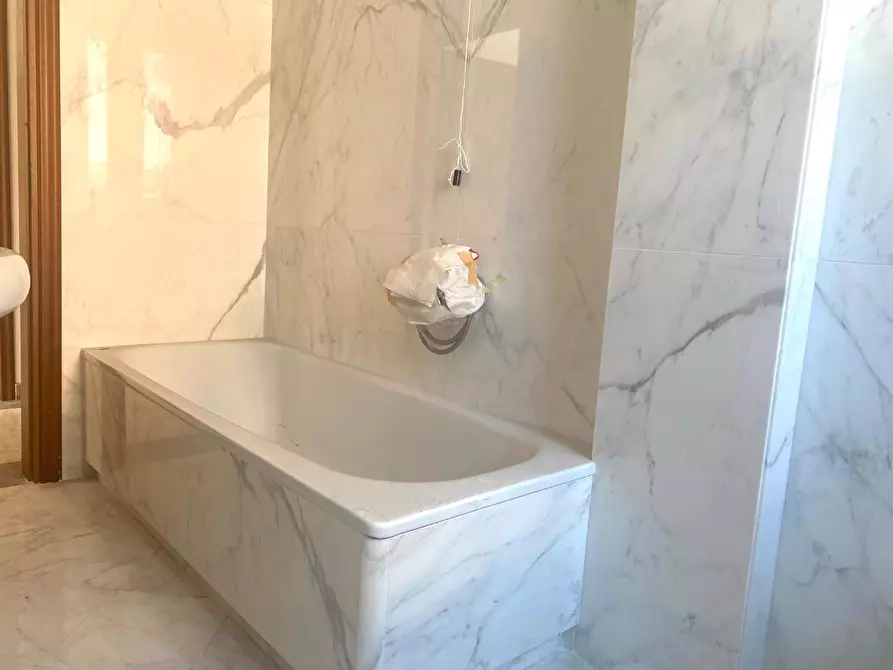 Immagine 4 di Appartamento in affitto  a Carrara