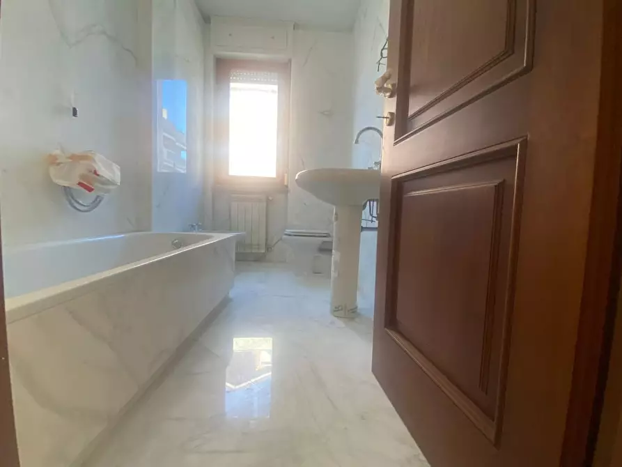 Immagine 5 di Appartamento in affitto  a Carrara