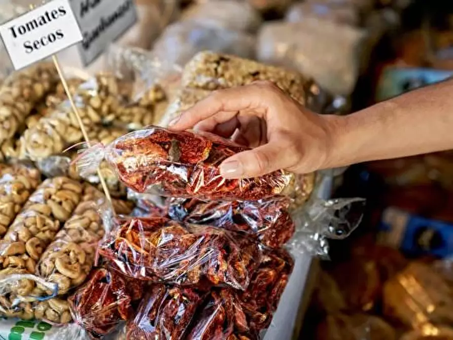 Immagine 10 di Alimentari in vendita  a Empoli