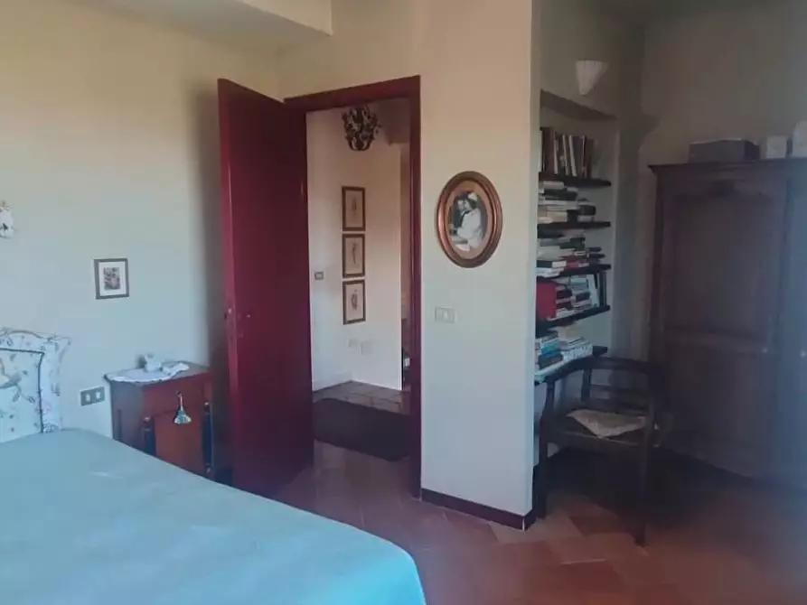 Immagine 18 di Casa indipendente in vendita  a Sarzana
