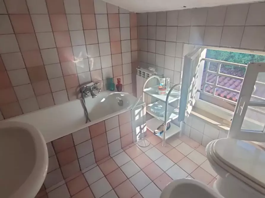 Immagine 30 di Casa indipendente in vendita  a Sarzana