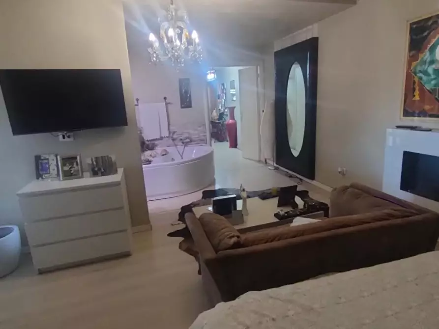 Immagine 56 di Casa indipendente in vendita  a Sarzana