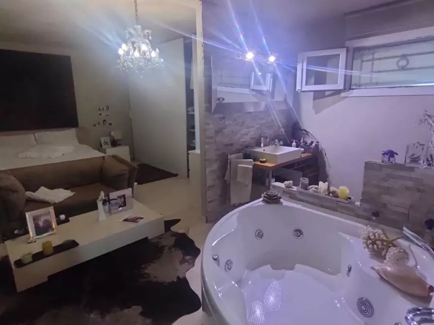 Immagine 54 di Casa indipendente in vendita  a Sarzana