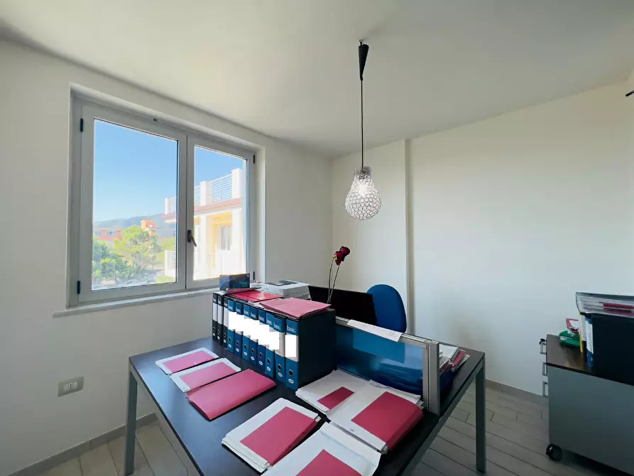 Immagine 7 di Ufficio in vendita  a Massa