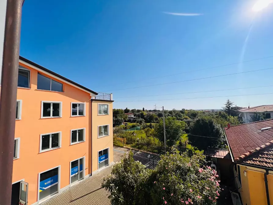 Immagine 21 di Ufficio in vendita  a Massa