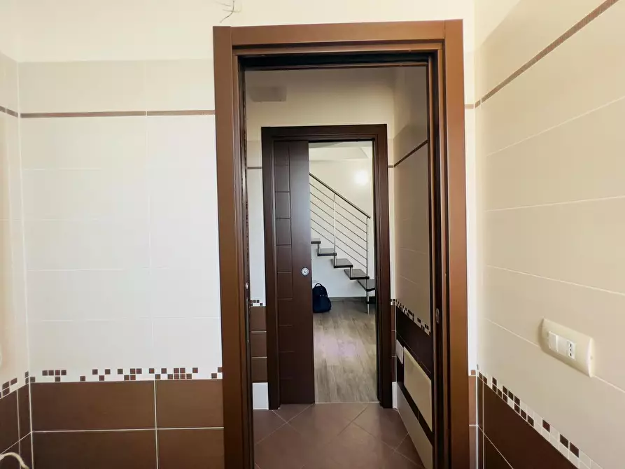 Immagine 15 di Ufficio in vendita  a Massa