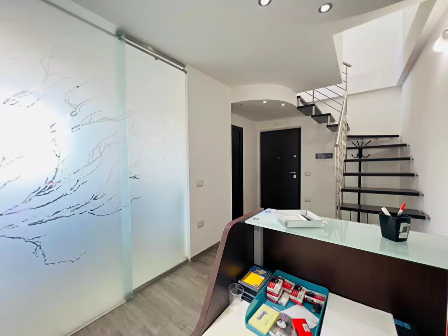 Immagine 5 di Ufficio in vendita  a Massa