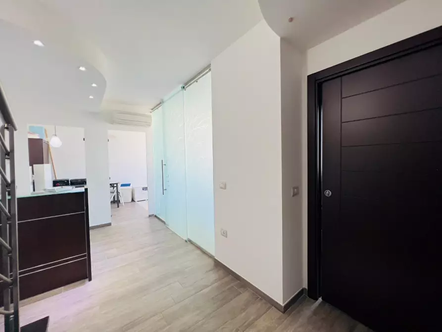 Immagine 2 di Ufficio in vendita  a Massa