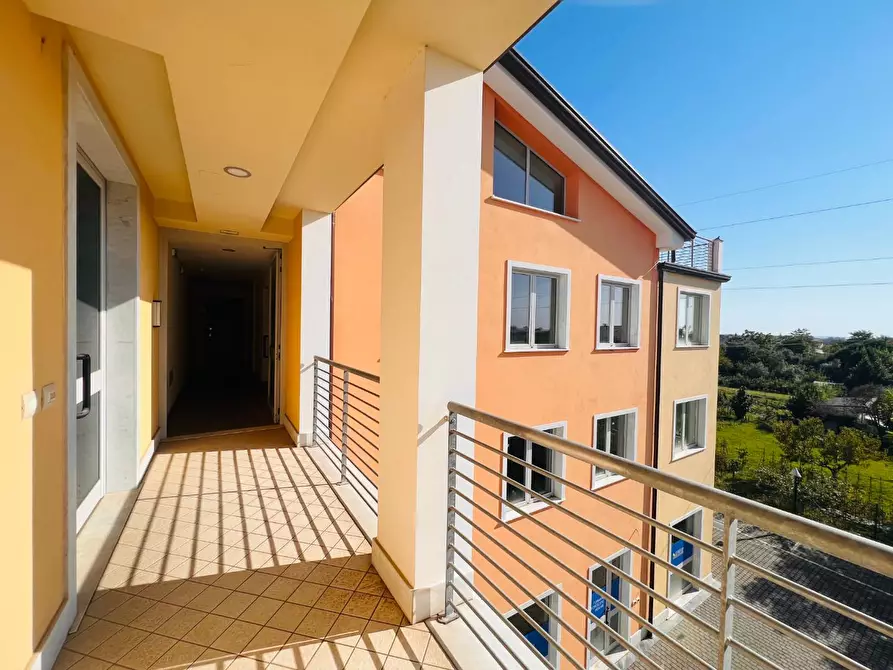 Immagine 20 di Ufficio in vendita  a Massa